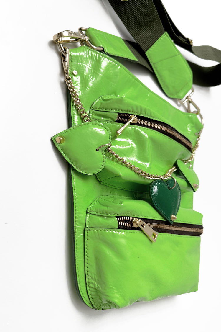 Umhängetasche "7-Pocket Bag"(grün) mit Anhänger - NATALIA KLUDT ART & FASHION