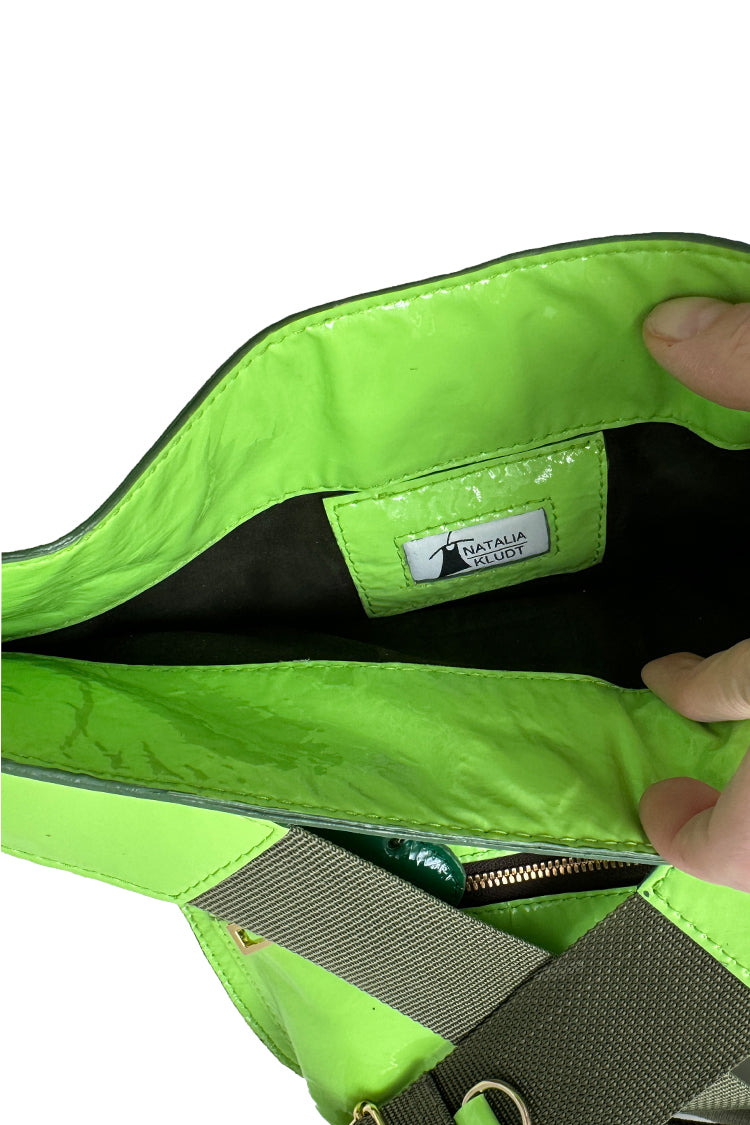 Umhängetasche "7-Pocket Bag"(grün) mit Anhänger - NATALIA KLUDT ART & FASHION