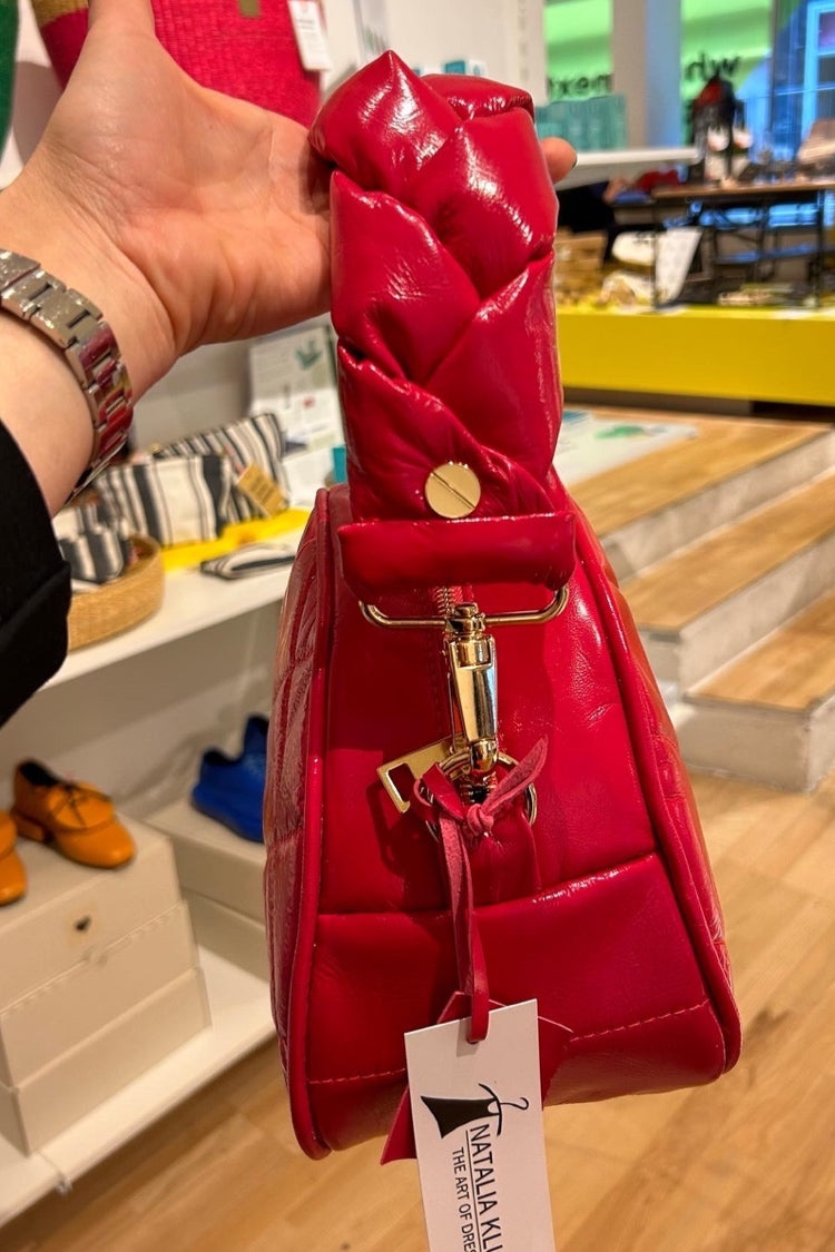 Kleine Tasche in Lackleder, gepolstert - NATALIA KLUDT ART & FASHION