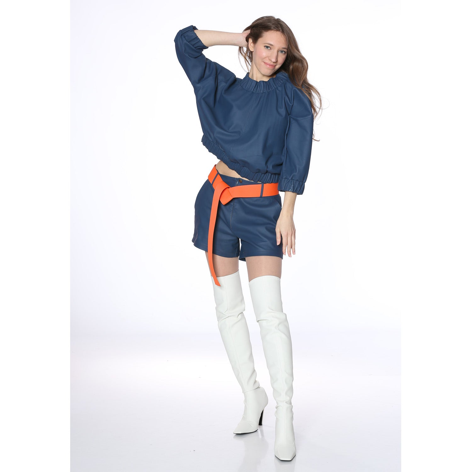 Ledershorts in Blau - Natalia Kludt