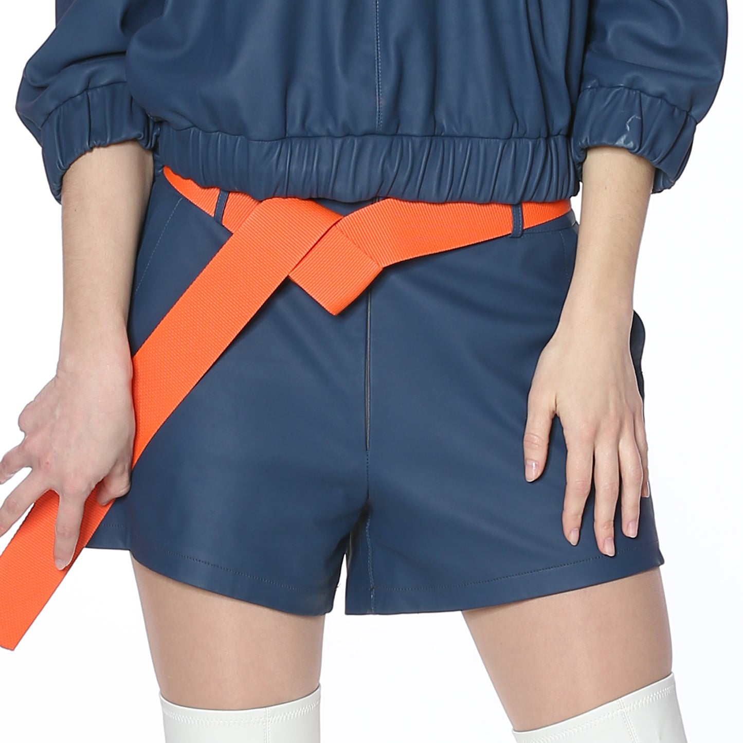 Leathershorts in Blue - Natalia Kludt