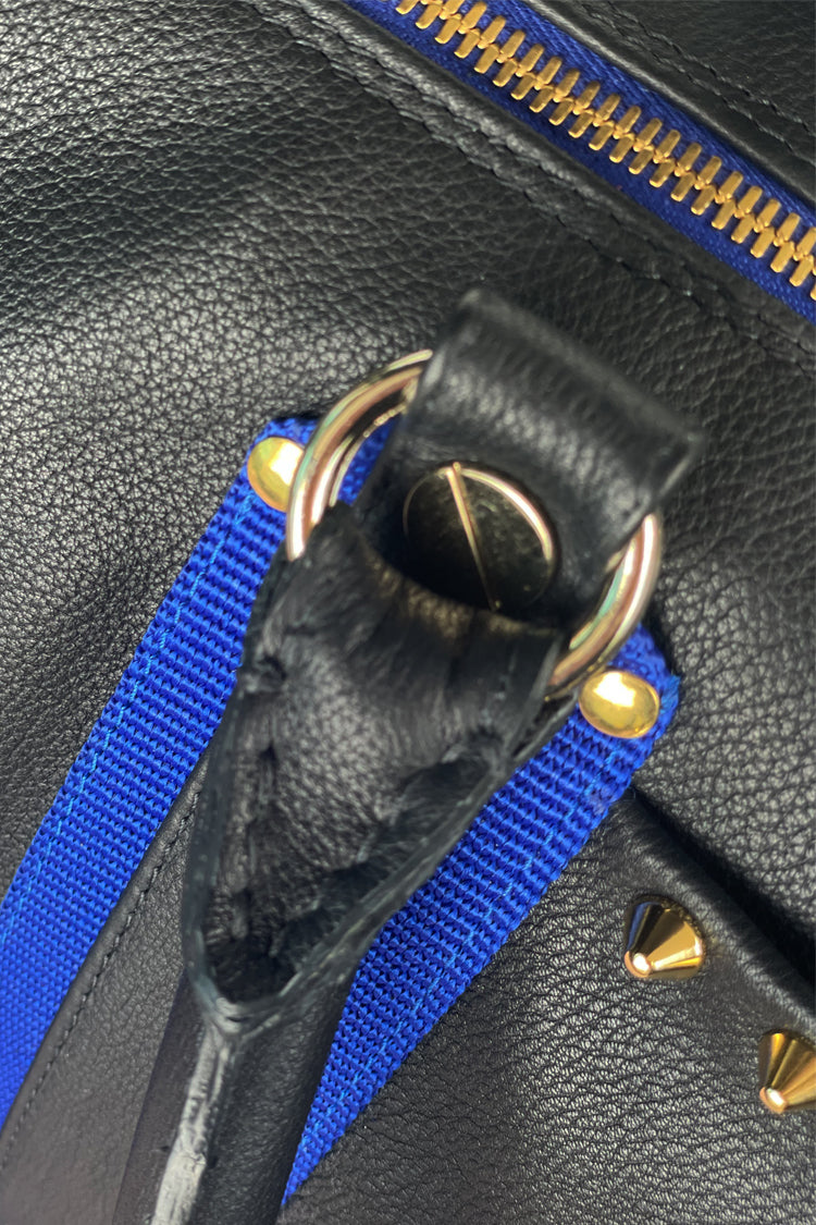 Reisetasche aus Leder, schwarz, mit blauem Canvas Gurt - NATALIA KLUDT ART & FASHION